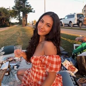 Meet your Posher, Alexis